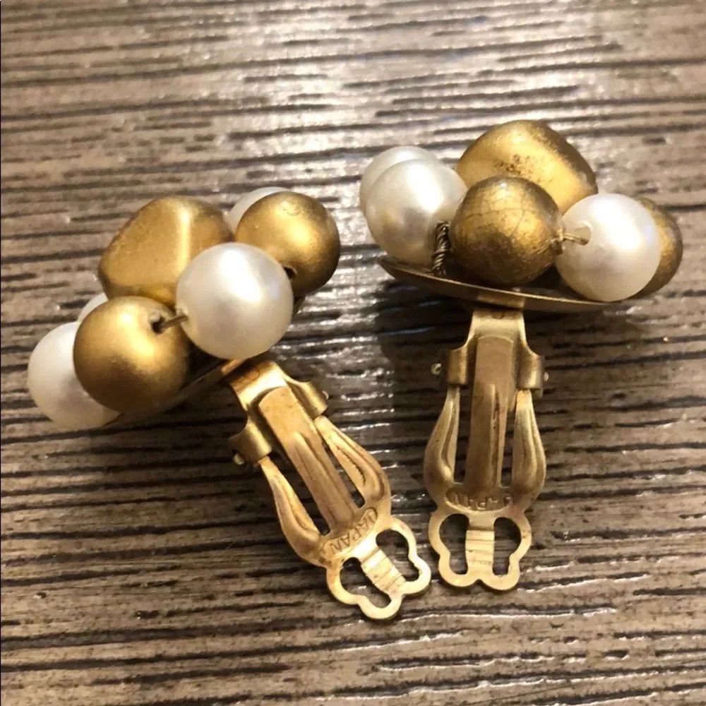Vintage Pearl & Gold Bead Cluster Clip Earrings - Picture 5 of 12
